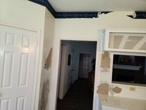 Before and After Wallpaper Removal in Sugarland, TX (1)